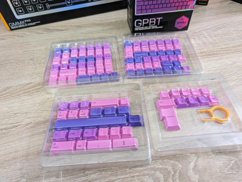 Glorious Gaming GMMK Pro tastatur pink party.jpg